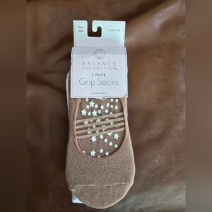 NWT 3 Pack Grippy Socks